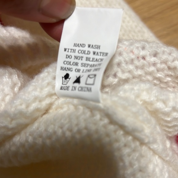 Luna Ivy Women Valentine sweater crop cardigan size S Red Hearts Vneck  NWT - Picture 12 of 12